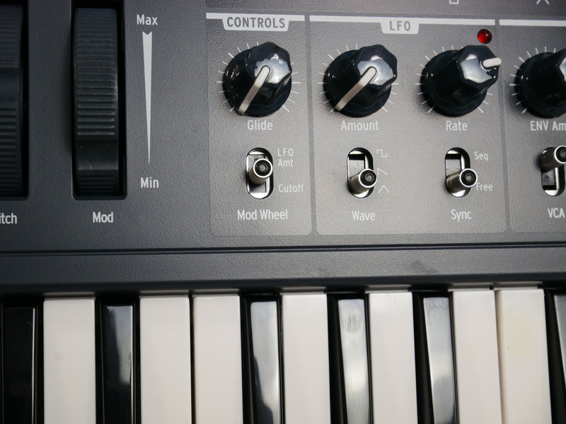 Arturia MicroBrute (中古)