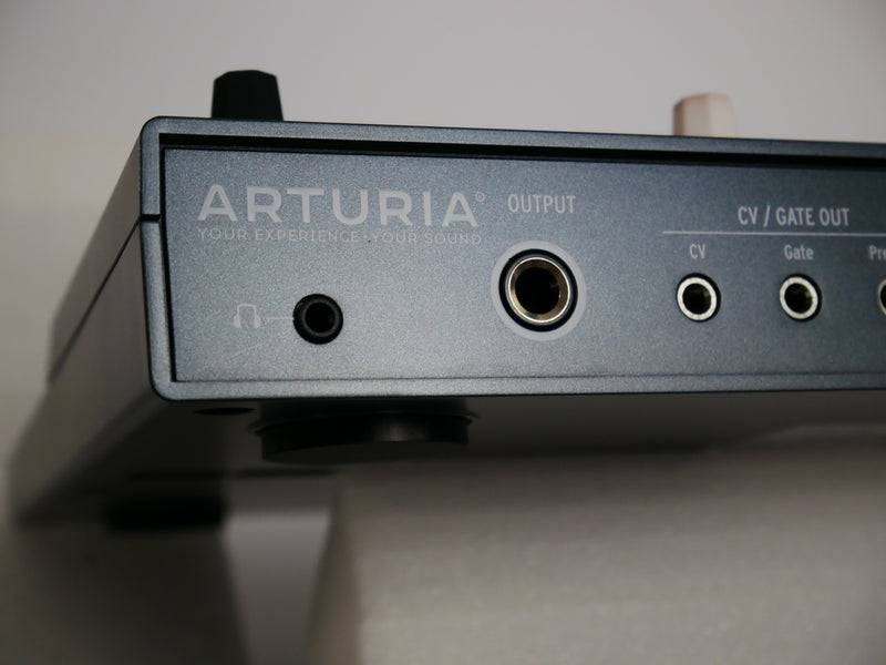 Arturia MicroFreak + Microphone (中古)