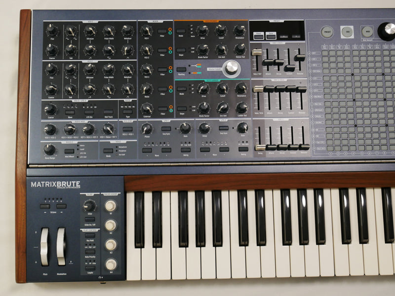 Arturia MATRIXBRUTE (中古)4