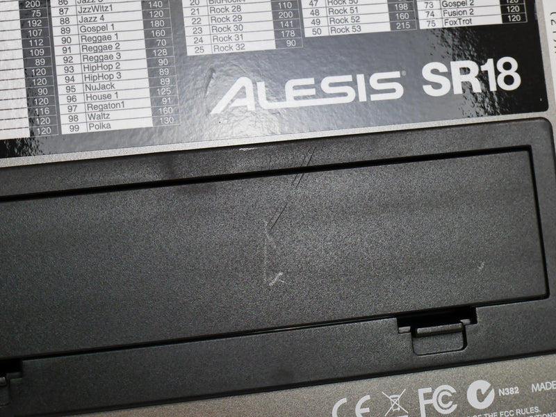 ALESIS SR18 (中古)